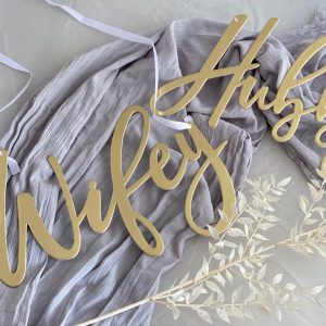 Stuhlschilder „Wifey & Hubby“