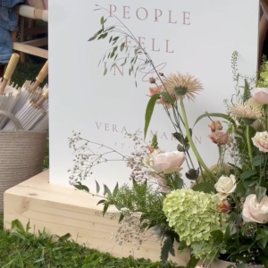 Holzsockel zur Schilderpräsentation