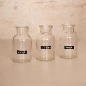 Kleine Vase beschriftet